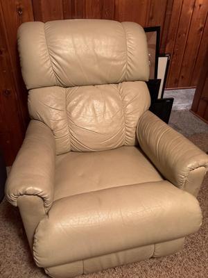 Sale Photo Thumbnail #176: Located upstairs, bring help to remove. In decent shape.