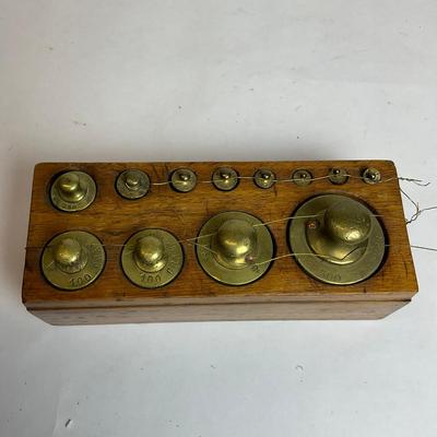 Z781 Antique Set Of Solid Brass Scale Weights