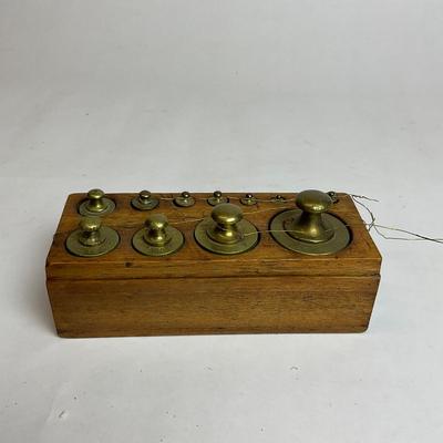 Z781 Antique Set Of Solid Brass Scale Weights