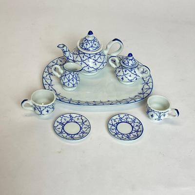 Z787 Department 56 Demitasse Porcelain Tea Set