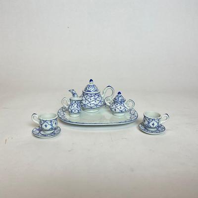 Z787 Department 56 Demitasse Porcelain Tea Set