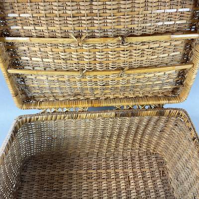 M905 Set Of Three Lidded Wicker Baskets