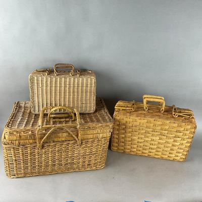 M905 Set Of Three Lidded Wicker Baskets