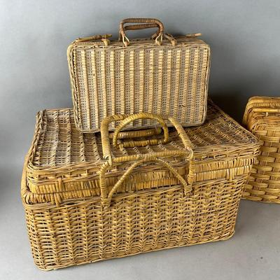 M905 Set Of Three Lidded Wicker Baskets