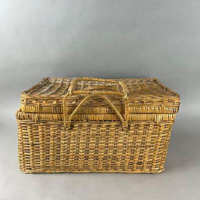 M905 Set Of Three Lidded Wicker Baskets