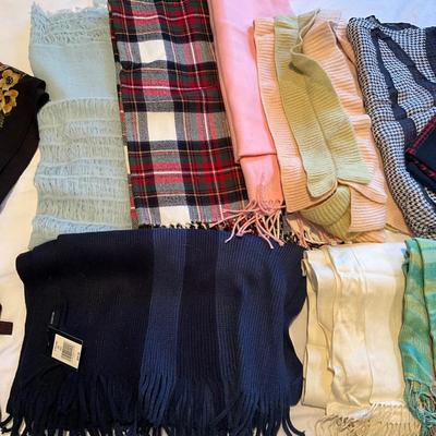 M852 Ladies Wool Blend Scarves