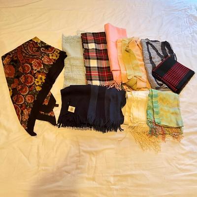 M852 Ladies Wool Blend Scarves