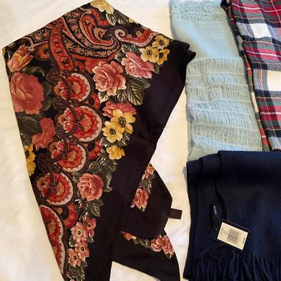 M852 Ladies Wool Blend Scarves