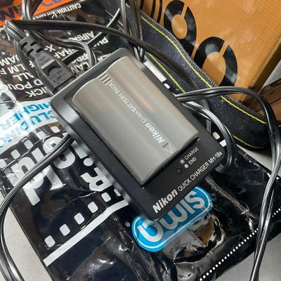 A911 Nikon D90 Camera With Travel Bag