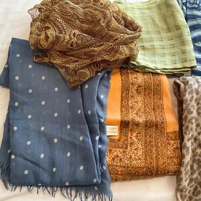 M855 Lot of Mixed Blend Women's Scarves