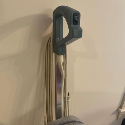 D934 Oreck Celoc Hypo-Allergenic Filter System Vacuum Cleaner