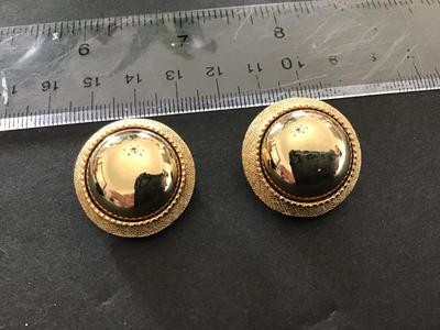 Gold Tone Vintage clip on Earrings