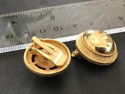 Gold Tone Vintage clip on Earrings