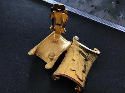 Vin clip on Earrings