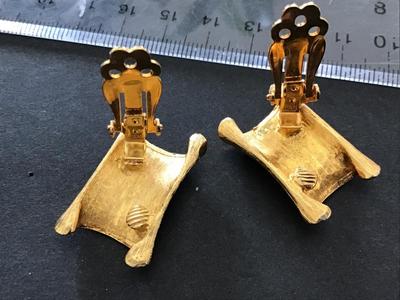 Vin clip on Earrings