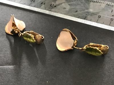 Vintage Enamel Flower Clip on Earrings