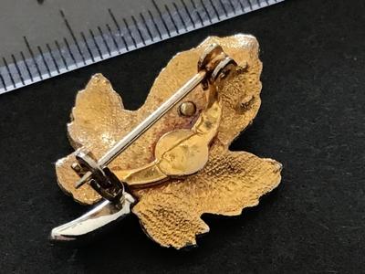 Rhinestone leaf pin
