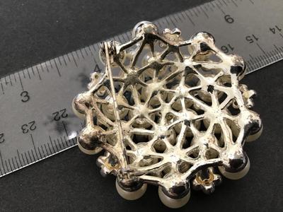 Super cute Turquoise Faux Pearl Brooch