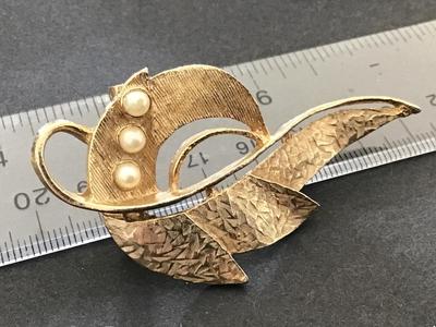 Vintage Brooch Gold Tone
