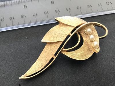 Vintage Brooch Gold Tone