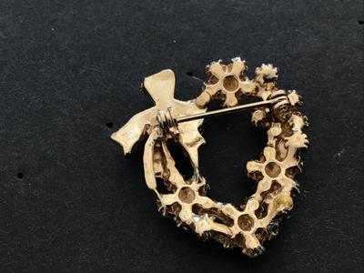 Gorgeous Petite Rhinestone Pearl heart Brooch