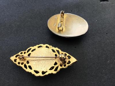 Faux Stone Vintage Broochs