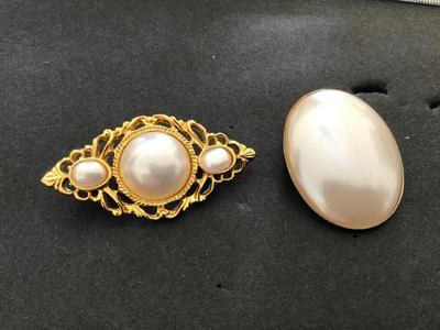 Faux Stone Vintage Broochs