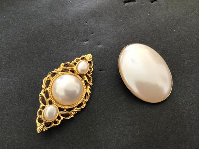 Faux Stone Vintage Broochs