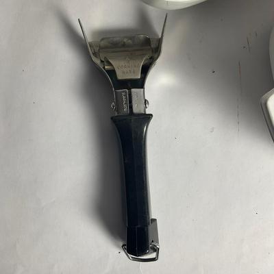 G944 Corning Ware Lot With Cork Hot Trays