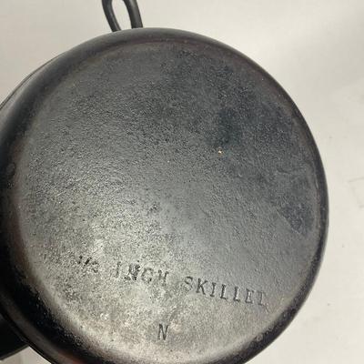 G948 Set Of Three Cast Iron Skillets