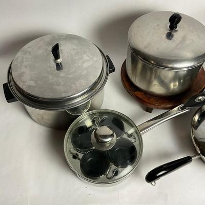 G953 Assortment Of Pots