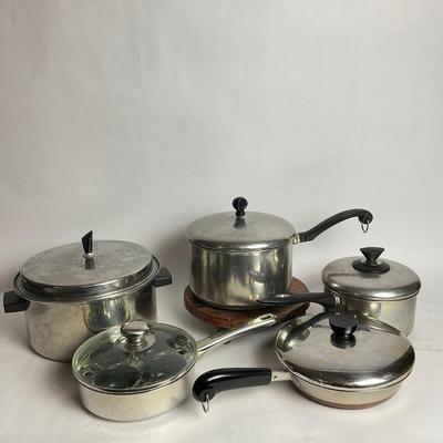 G953 Assortment Of Pots