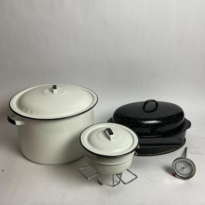 G960 Enamel Pots And Small Roaster Lot