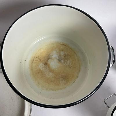 G960 Enamel Pots And Small Roaster Lot