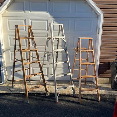 G965 Two Wooden Ladders With Aluminum Ladder