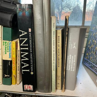 G977 Bird Book Lot With Binoculars