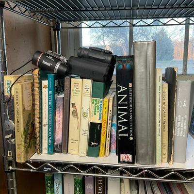 G977 Bird Book Lot With Binoculars