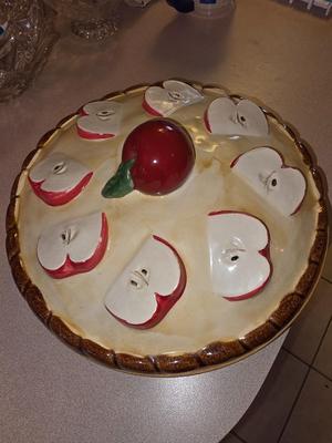 Apple Pie dish with lid
