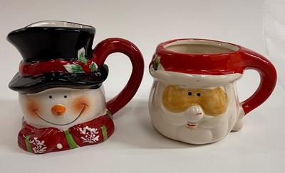 Sale Photo Thumbnail #243: In good preowned condition. Rims look like they might be chipped, but the spots are under glaze and that was how they were painted.