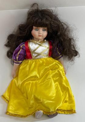 Sale Photo Thumbnail #285: In fair condition - missing one shoe and her hair is messy.