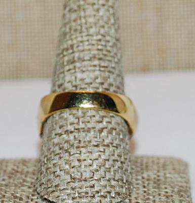 Size 9½ Marked "Jand" - Vintage Party RING with Beige Segments Separated with Swirl Rows of Clear Stones and Gold Tone Band (8.1g)