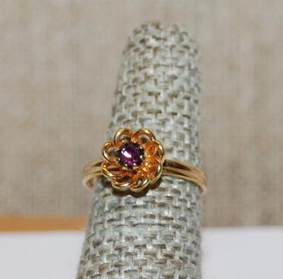 Size 5-6 Adjustable Bright Gold Colored "FLOWER" RING with Single PURPLE Center Stone and Gold Tone Adjustable Band (1.9g)
