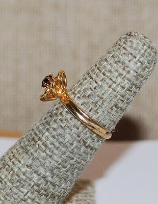 Size 5-6 Adjustable Bright Gold Colored "FLOWER" RING with Single PURPLE Center Stone and Gold Tone Adjustable Band (1.9g)