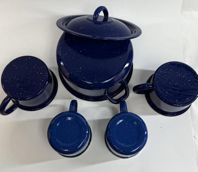 Sale Photo Thumbnail #193: Covered Pot with 4 big cups