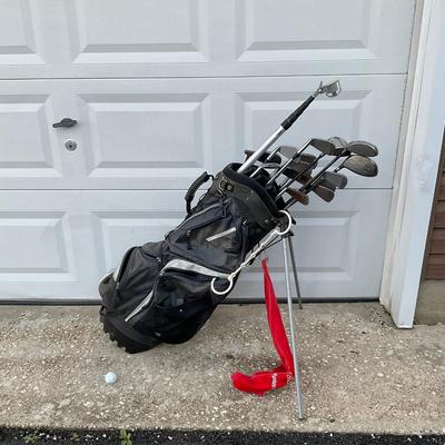 G980 As Is Gold Club Set With Golf Bag Mizuno Grad Club Set