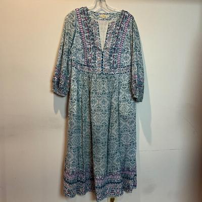 M886 Large Lot of Ladies Dresses