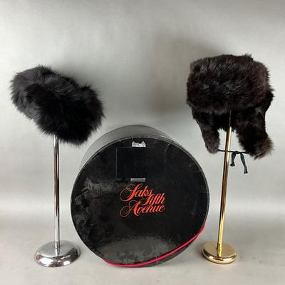 M887 Two Ladies Fur Hats