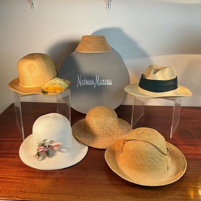M888 Lot of Ladies and Men Straw Hats