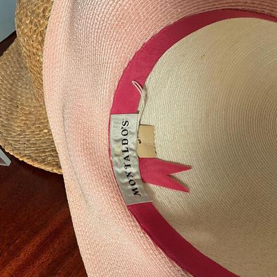 M888 Lot of Ladies and Men Straw Hats