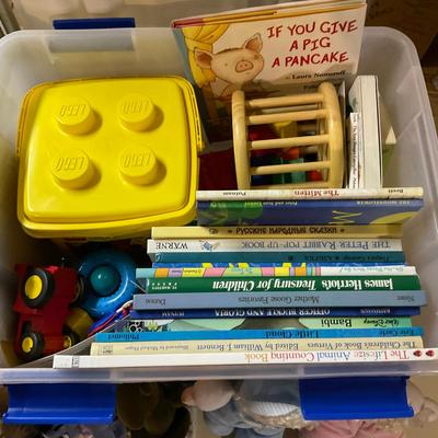 Z993 Large Children Toys/Books Lot